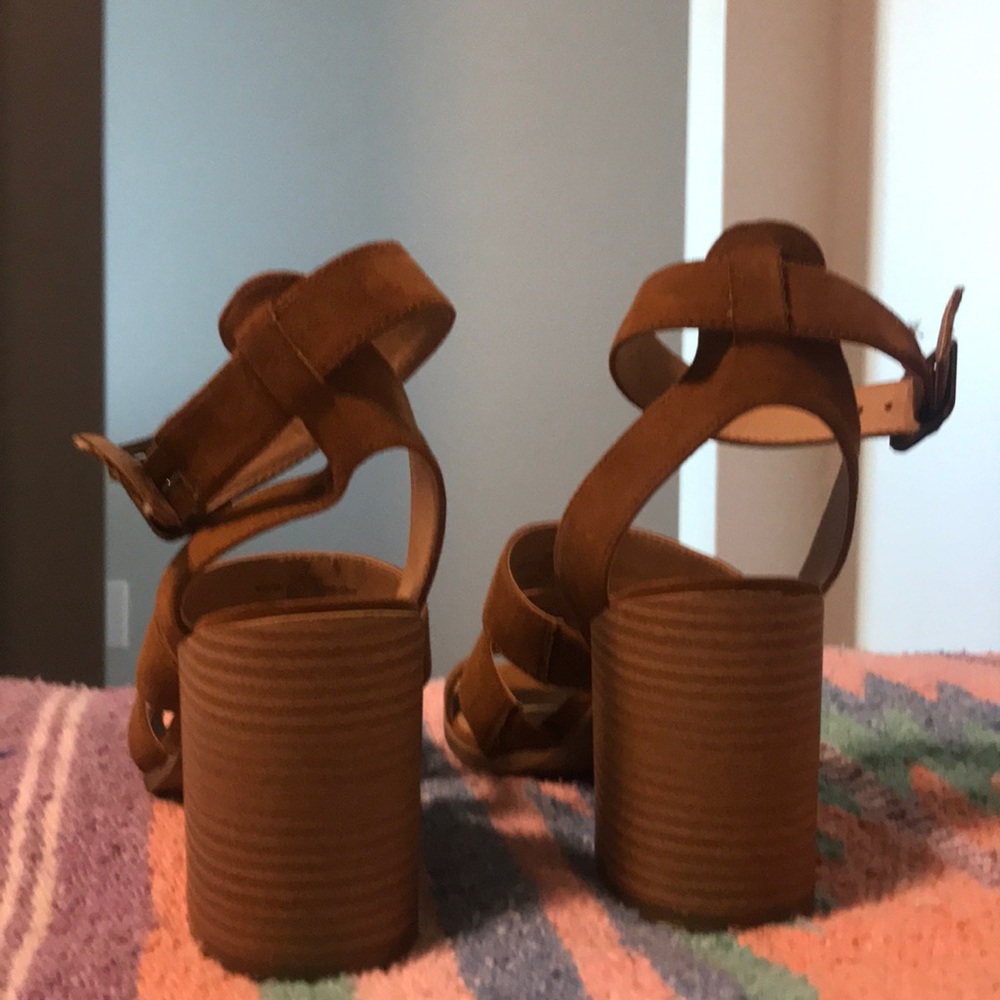 Heels - Picture 4 of 4